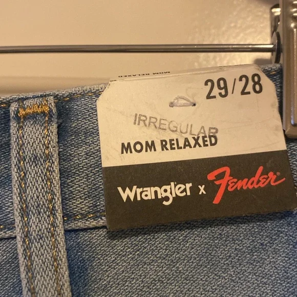 NWT Wrangler X Fender Loose Destructed Mom Jean - Picture 10 of 12